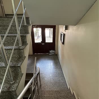 PTT Kargo, Evde Olmamıza Rağmen Kargoyu Apartman Kapısına Attı Gitti