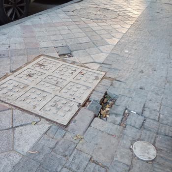 Bağcılar Belediyesi Kaldırımlar Kırılmış