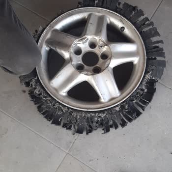 Continental Seyir Halinde Lastiğin Parçalanması