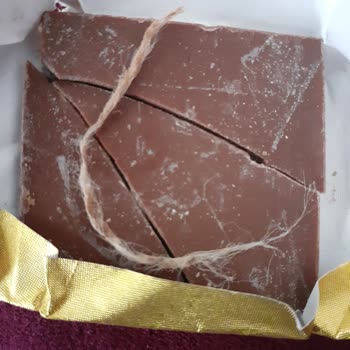 Evliya Şekerleme Evliya Çikolatadan Çıkan İp Parçası