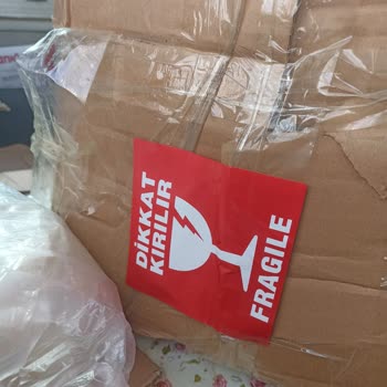 Sürat Kargo Paketimin Paramparça Bir Halde Teslim Edilmesi