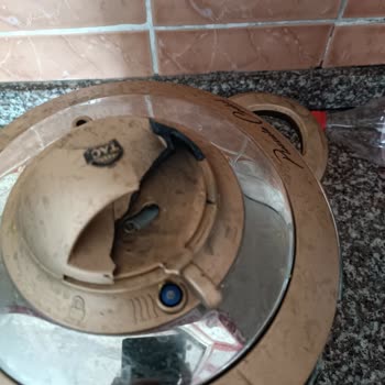 Taç Düdüklü Tencere Patladı