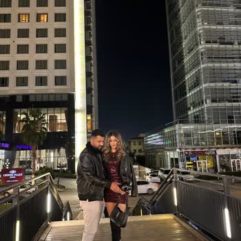 Fotoğrafın Altındaki Faceapp Yazısı