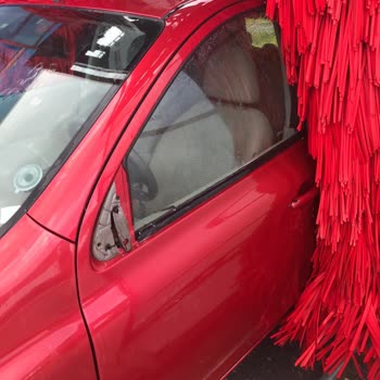 Opet Değirmen Akaryakıt İstasyonu Yıkama Yerinde Arabam Hasar Gördü