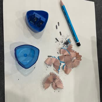 Faber Castel Mercanlı Kurşun Kalem Sürekli Uç Kırılıyor Kullanamadım.