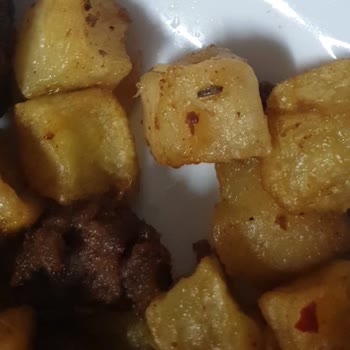 Mor Çilek Catering Böcekli Yemek Veriyor