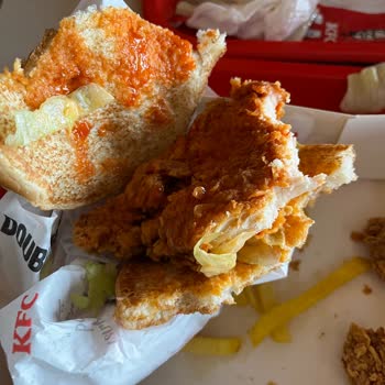 KFC Yanık Tavuklar Ve Bayat Ekmek