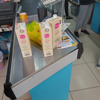 A101 Aman Dikkat 3+3=6 Kutu 1litrelik Süt Bozuk Çıktı