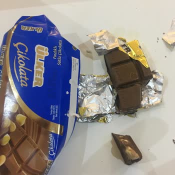 Ülker Sütlü Fındıklı Çikolata Kurtlu!