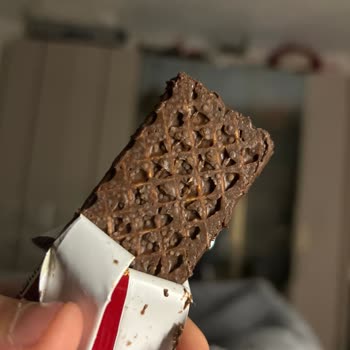 Eti Gıda Eti Ahenk Gurme Çikolatalı Gofretin Üzerindeki Beyaz Küf Noktaları