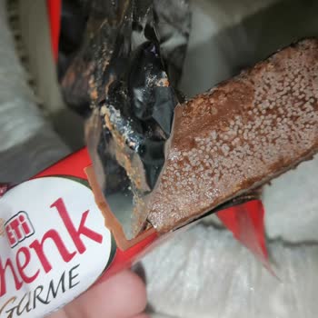 Eti Gıda Eti Ahenk Gurme Çikolatalı Gofretin Üzerindeki Beyaz Küf Noktaları