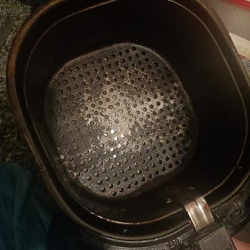 Kumtel Air Fryer İç Haznesi Soyuldu Ve Yapışmazlık Özelliği Gitti