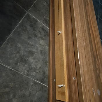Enza Home Dolap Çok Tehlikeli Bir Şekilde Düştü