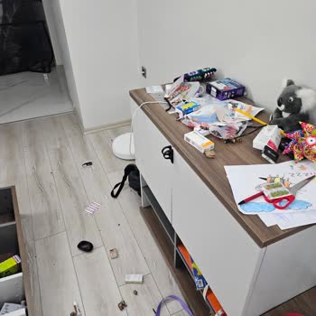 Enza Home Dolap Çok Tehlikeli Bir Şekilde Düştü