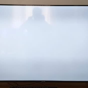 Arçelik Televizyon Ve Ekranda Çıkan Siyah Lekeler