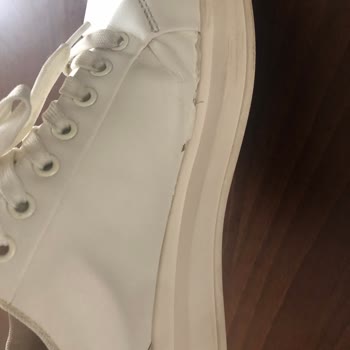 Bershka Ayakkabıda Üretim Hatası Sebebiyle Yanların Tamamen Açılması