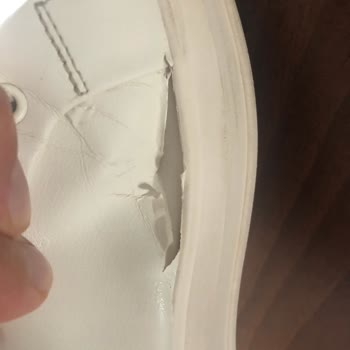 Bershka Ayakkabıda Üretim Hatası Sebebiyle Yanların Tamamen Açılması