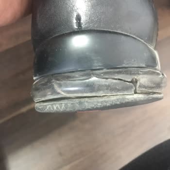 Greyder Erkek Ayakkabısının Havalı Tabanının Patlaması