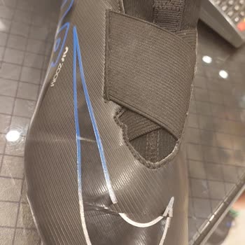 Nike Krampon Nike Amblemi Sökülmesi Ve Ayakkabı Yanları Açılması