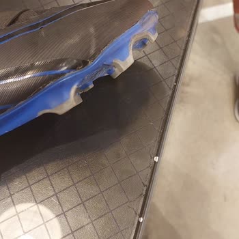 Nike Krampon Nike Amblemi Sökülmesi Ve Ayakkabı Yanları Açılması