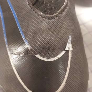 Nike Krampon Nike Amblemi Sökülmesi Ve Ayakkabı Yanları Açılması