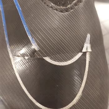 Nike Krampon Nike Amblemi Sökülmesi Ve Ayakkabı Yanları Açılması