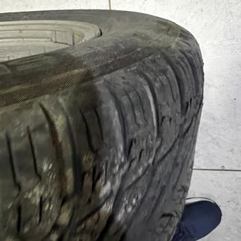Nokian Tyres Seasonproof Lastikten Parça Kopması