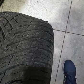 Nokian Tyres Seasonproof Lastikten Parça Kopması