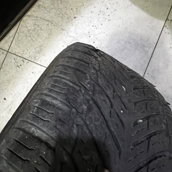 Nokian Tyres Seasonproof Lastikten Parça Kopması
