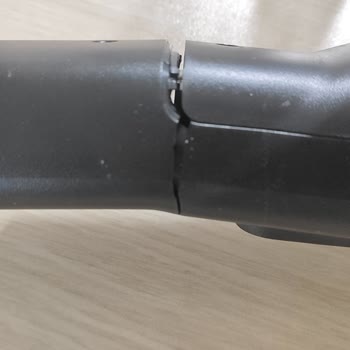 PHILIPS Ev Aletleri Philips Dikey Süpürge Durduk Yerde Kırıldı, Servis İlgilenmiyor