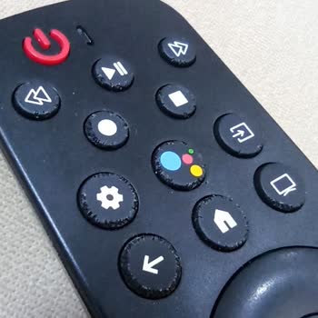 Bir Aylık Grundig TV Kumandanın Düğmeleri Parçalanıyor.