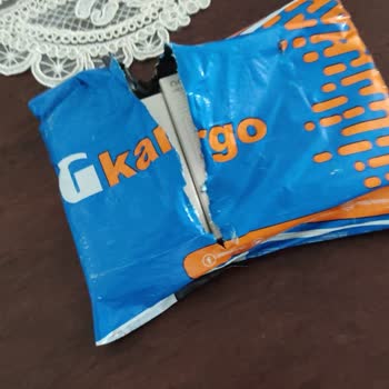 MNG Kargo Kargo Poşeti Yırtık Teslim Edildi.