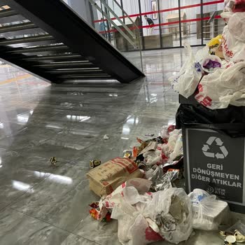 Erzurum Teknik Üniversitesi Kütüphanesi Temizlik Sorunu.