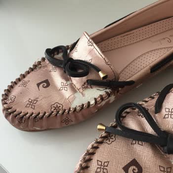 Pierre Cardin Giyim Ayakkabımın Üzerindeki Deri Soyuldu