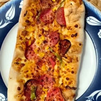 Domino's Pizza Tamamen Hamur İçinde Malzeme Yok. Ailece Hayal Kırıklığı.