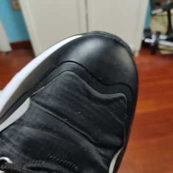 Versace Jeans Ayakkabı Üstü Yapışkan Yeri Sökülüyor