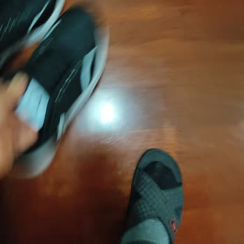 Versace Jeans Ayakkabı Üstü Yapışkan Yeri Sökülüyor