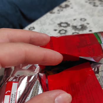 BİM Yırtık Ürünü Bantlayıp Satmak