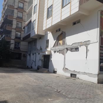 Şanlıurfa Büyükşehir Belediyesi Bina Duvarlarının Onarılmaması