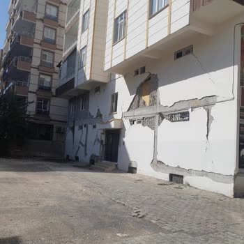 Şanlıurfa Büyükşehir Belediyesi Bina Duvarlarının Onarılmaması