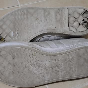 Adidas Ürününün Arkasında Değil