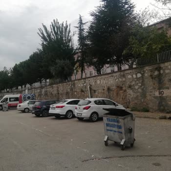 Bursa Yıldırım Belediyesi Çöp Tenekeleri, Pazarcı Esnafı.