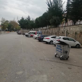 Bursa Yıldırım Belediyesi Çöp Tenekeleri, Pazarcı Esnafı.