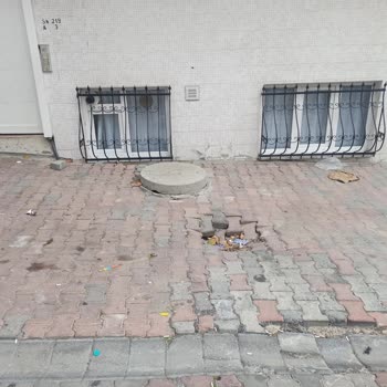 Esenyurt Belediyesi Kaldırım Ve Kanalizasyon Kapakları Sorunu