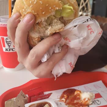KFC Bayat Ekmek İle Satış Yapıyor. Tekrarlı Sorun!