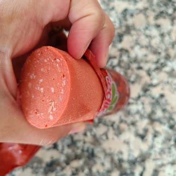 Gedik Piliç Baton Sucuk İçerisinde Tüy