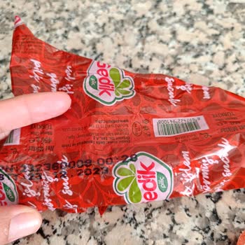 Gedik Piliç Baton Sucuk İçerisinde Tüy