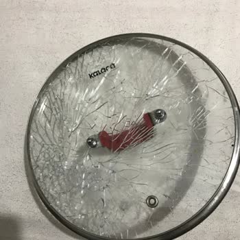 Karaca Tencerenin Kapağı Patladı
