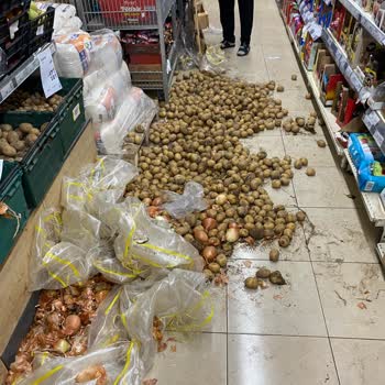 A101 Ürünlerin Mikrop İçinde Yerlerde Olması Ve Çalışanlarda İletişimsizlik