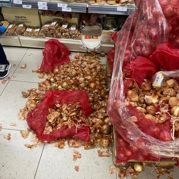 A101 Ürünlerin Mikrop İçinde Yerlerde Olması Ve Çalışanlarda İletişimsizlik